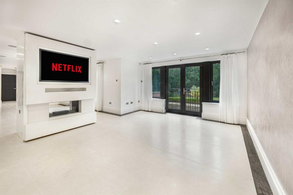 6 bedroom detached house for sale in Springwood, Chapel Lane, Hale Barns, WA15